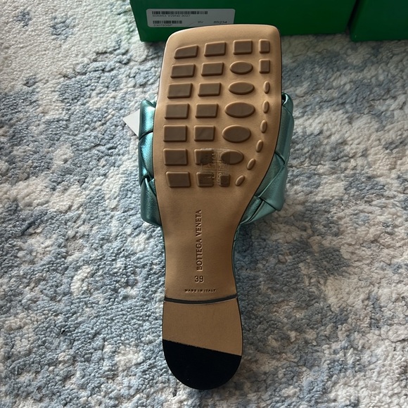 New w/ tags Bottega Veneta Lido sandals size 8 (retails: $1,395) - Picture 7 of 12